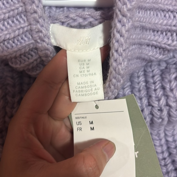 H&m purple sweater - Picture 2 of 4